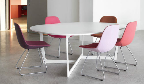 Table contemporaine - INSULA : EJ 190-199 - Erik Jørgensen - en linoléum / en aluminium laqué / ronde
