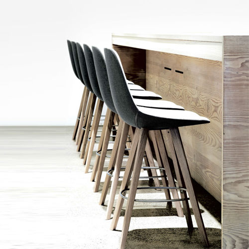 Tabouret de bar contemporain - EYES : EJ 2 - Erik Jørgensen - en cuir / avec piètement en bois / tapissé