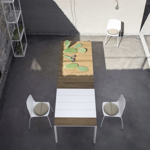 Table contemporaine - MAKI - Kristalia - en teck / en verre / en stratifié