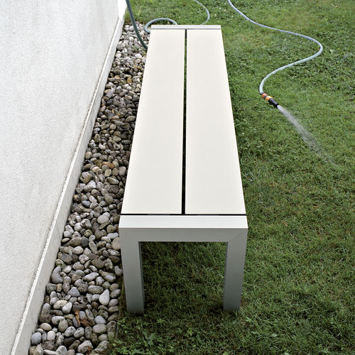 Banc de jardin contemporain - SUSHI - Kristalia - en aluminium anodisé / stratifié / sans dossier