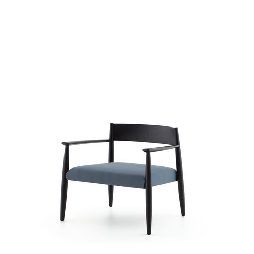 Fauteuil contemporain - GHIACCIO - Porro - en cuir / en tissu / en frêne