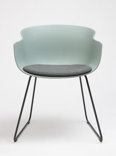 Chaise contemporaine - BAI - Ondarreta - d'intérieur / en polypropylène / avec piètement en acier