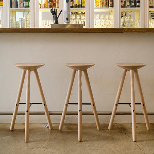 Tabouret contemporain - LUCO - Mobles 114 editions - en hêtre / avec piètement en bois / 3 pieds