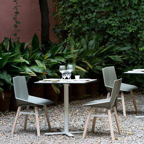 Table bistrot contemporaine - OXI - Mobles 114 editions - en HPL / en acier / en mélaminé