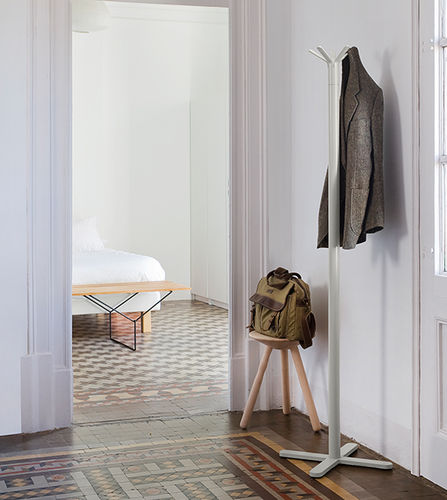 Porte-manteau sur pied - HULOT - Mobles 114 editions - contemporain / en aluminium / en fonte