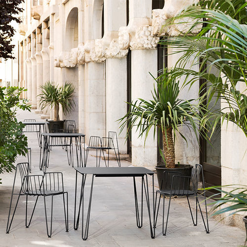 Table contemporaine - RAMBLA - Mobles 114 editions - en métal / avec piètement en métal / carrée