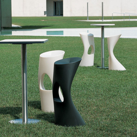 Tabouret de bar design original - FLOD - Mobles 114 editions - en polyéthylène / avec piètement en polypropylène / piètement central