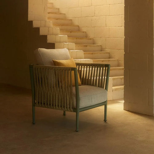 Fauteuil contemporain - Treble - Unopiù - en tissu acrylique / en corde / avec coussin amovible