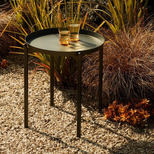 Table d'appoint contemporaine - Fresbee - Unopiù - en teck / en aluminium / avec piètement en aluminium