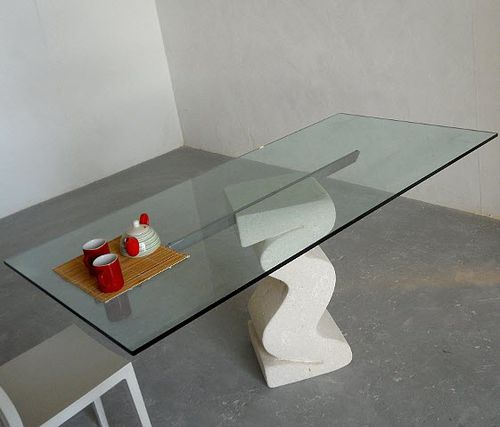 Table à manger contemporaine - Flex - stonebreakers - en cristal / avec piètement en pierre / rectangulaire