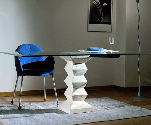 Table à manger contemporaine - stonebreakers - en cristal / avec piètement en pierre / rectangulaire