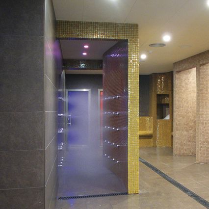Douche à l'italienne - MIST CORRIDOR - Inbeca Wellness Equipment S.L - bithermique / en métal / professionnelle