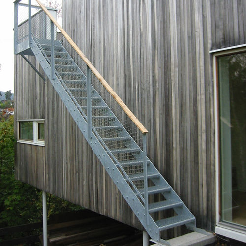Escalier droit - PROSTO - Atrium - à marches en métal / structure en acier inoxydable / d'extérieur