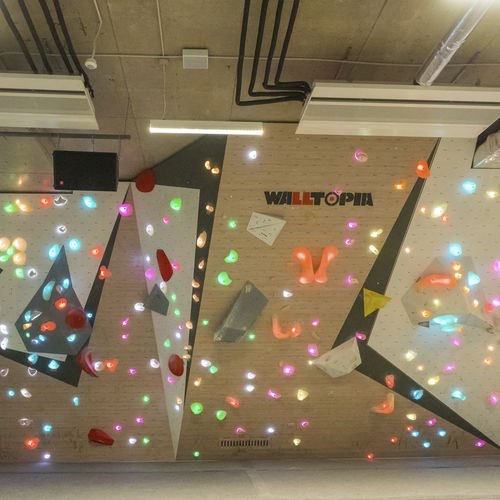 Mur d'escalade fixe - Walltopia - à LED / pour établissement public / d'entraînement