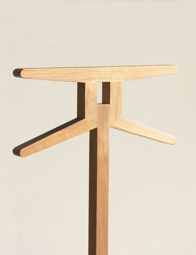 Valet de nuit au sol - SIGNS 3 - INSILVIS - en bois / en marbre / contemporain