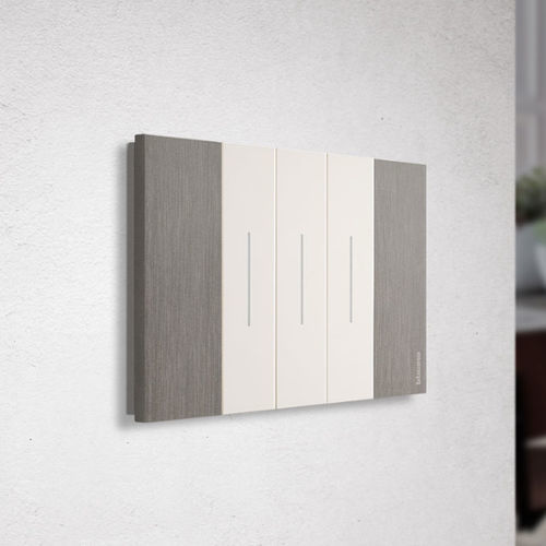 Interrupteur bouton poussoir - LIVING NOW - Bticino - encastré / triple / classique