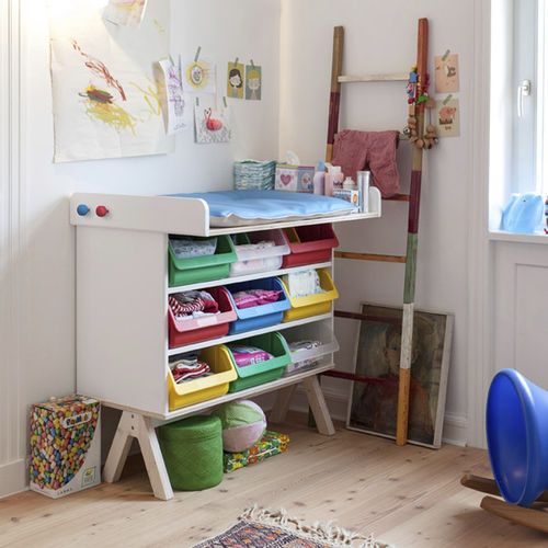 Table à langer en bois - FAMILLE GARAGE - Richard Lampert - sur pied