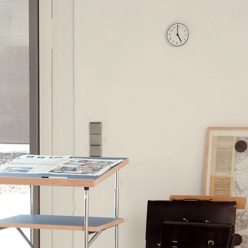 Horloge contemporaine - ALU ALU - Richard Lampert - murale / analogique / en aluminium