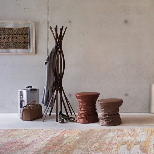 Table d'appoint contemporaine - BELLOWS COLLECTION - Walter Knoll - en cuir / ronde / résidentielle