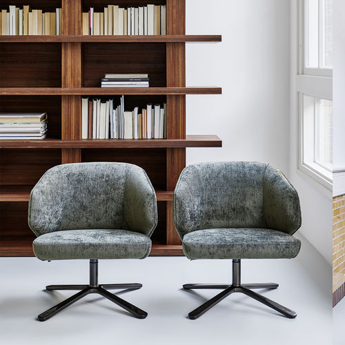 Fauteuil club contemporain - BACK ME UP - MONTIS - en cuir / en tissu / en bois
