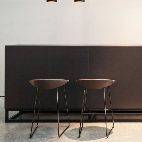 Tabouret de bar contemporain - MICK - MONTIS - en tissu / en cuir / tapissé