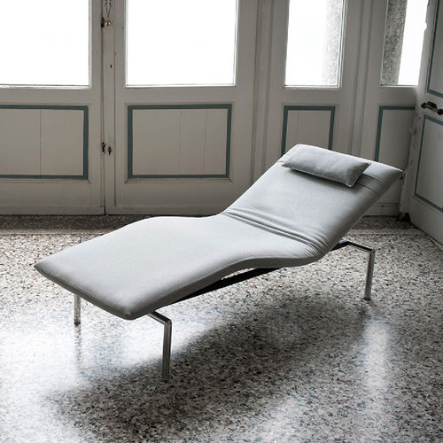 Chaise longue contemporaine - PICK-UP - Tacchini - en tissu / dossier ajustable / blanche