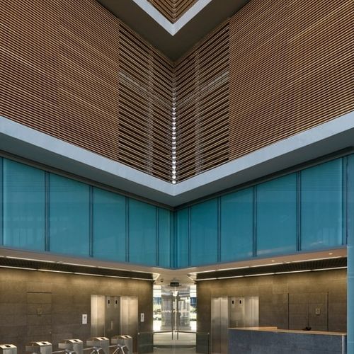 Revêtement mural pour intérieur - Derako® Solid Grill Wall - Hunter Douglas Architectural - en bois massif / texturé / aspect bois