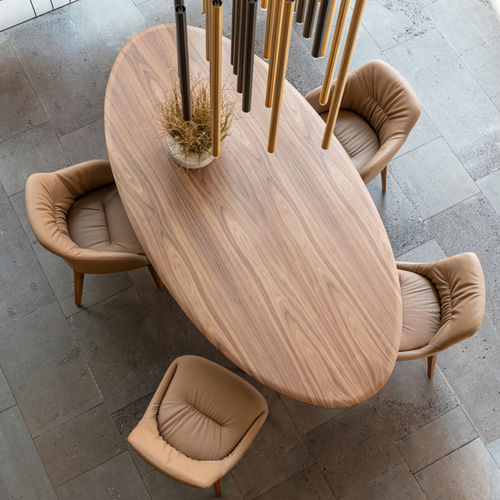 Table à manger contemporaine - PEGASO SAGOMATO - Riflessi - en noyer / en chêne / avec piètement en métal peint