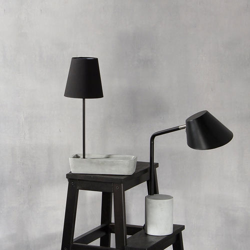 Lampe de table - BASE - Frandsen Lighting - en tissu / en béton / contemporaine