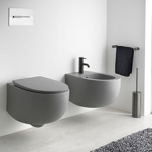 WC suspendu - S555 - A. e T. ITALIA - en céramique / résidentiel / ovale