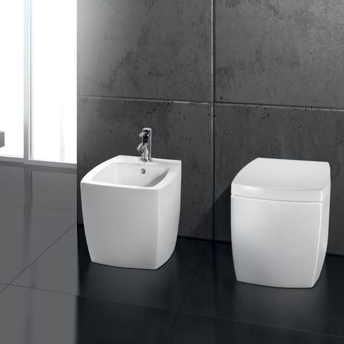 WC à poser - S501 - A. e T. ITALIA - en céramique / résidentiel / carré