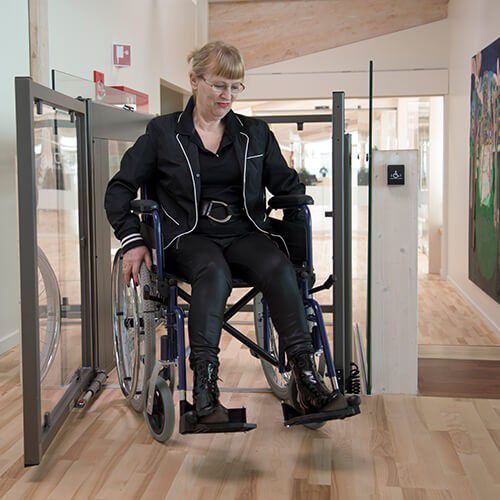 Plateforme élévatrice PMR - EASYLIFT - Platform Lift Company - pour fauteuil roulant / pour bâtiment / à usage domestique