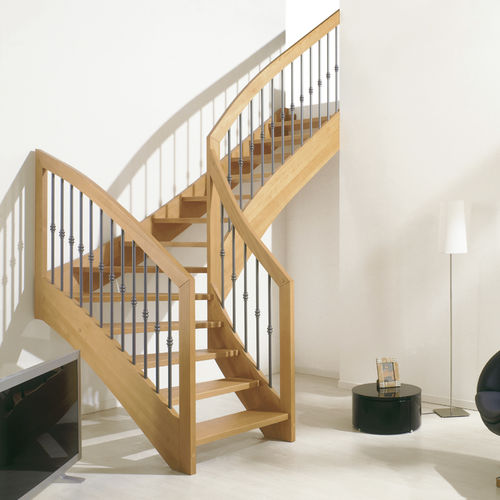 Escalier quart tournant - OXA - FONTANOT - ALBINI & FONTANOT - à marches en bois / structure en bois / contemporain