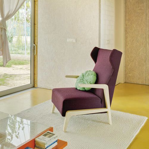 Fauteuil contemporain - BOOMERANG CHILL - SANCAL - en tissu / en frêne / avec repose-pieds