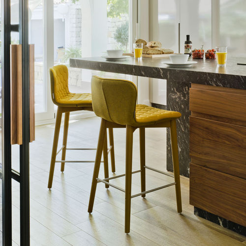 Chaise de bar contemporaine - TEA - SANCAL - d'intérieur / en tissu / avec piètement en bois