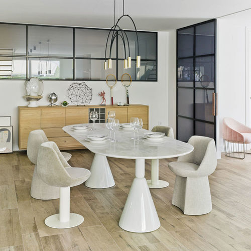 Table à manger contemporaine - PION - SANCAL - en bois / en cuir / ovale
