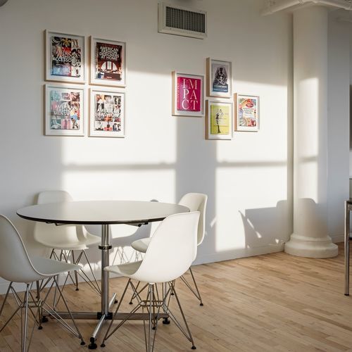 Table contemporaine - USM Kitos - USM Modular Furniture - en MDF laqué / en stratifié / avec piètement en acier