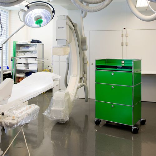 Chariot de soins - USM Haller - USM Modular Furniture - pour établissement de santé / personnalisable / sur mesure