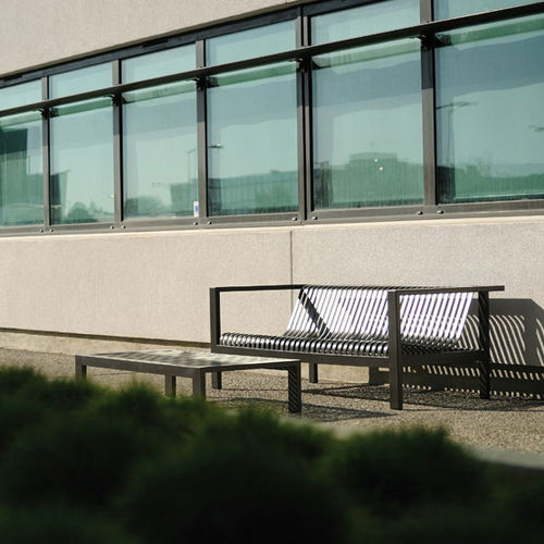 Canapé contemporain - SOFIA - AREA - d'extérieur / avec piètement en métal / pour espace public