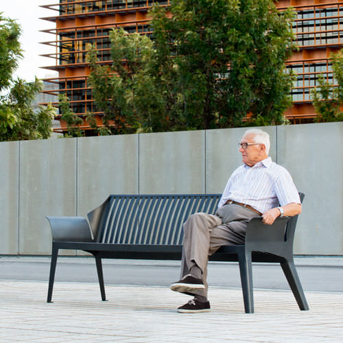 Banc public contemporain - VANCOUVER - AREA - en métal / avec dossier