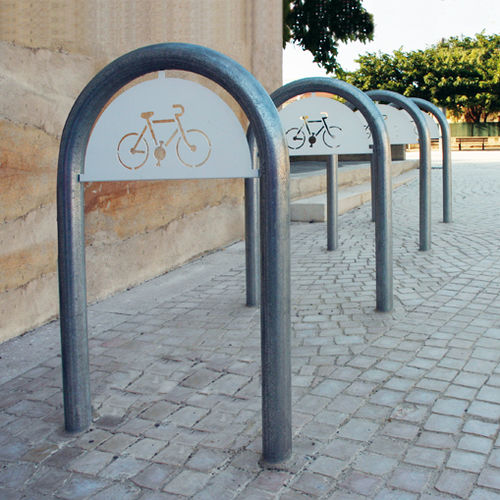 Range-vélo au sol - UNIVERS - AREA - pour espace public / en acier galvanisé / professionnel