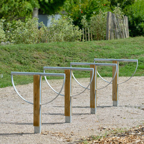 Range-vélo au sol - UNIVERS - AREA - pour espace public / en acier galvanisé / en bois