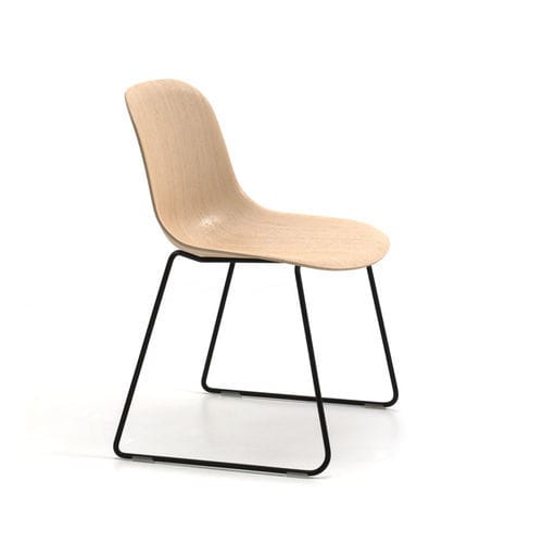 Chaise contemporaine - Máni SL - arrmet - d'intérieur / en frêne / avec piètement en acier