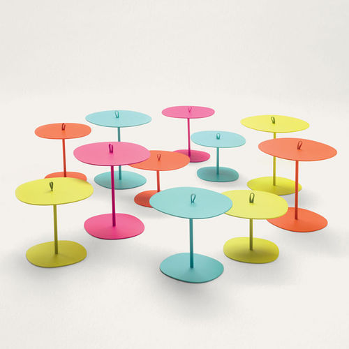 Table d'appoint contemporaine - STRAP - PAOLA LENTI - en aluminium vernis / carrée / résidentielle