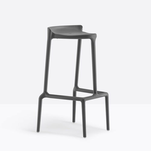 Tabouret de bar contemporain - HAPPY 490 - PEDRALI - en polypropylène / avec repose-pieds / empilable