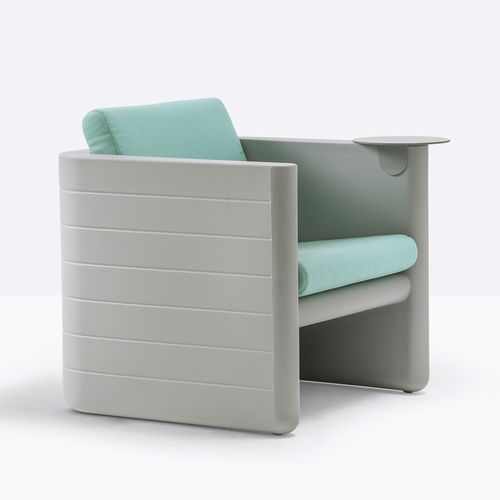 Fauteuil contemporain - SUNSET 625 - PEDRALI - en textile résistant à l'eau / en polyéthylène / à tablette