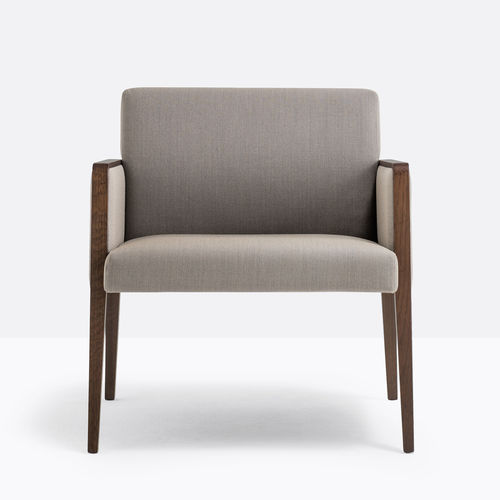 Fauteuil contemporain - JIL 521 - PEDRALI - en cuir / en tissu / en chêne