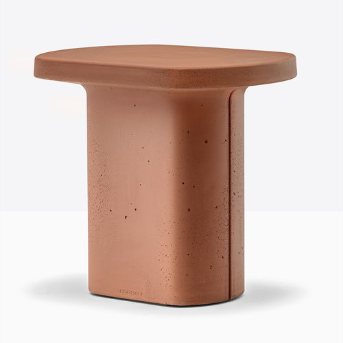 Table basse contemporaine - CAEMENTUM CMT 46x35x42 - PEDRALI - en ciment / avec piètement en ciment / ovale