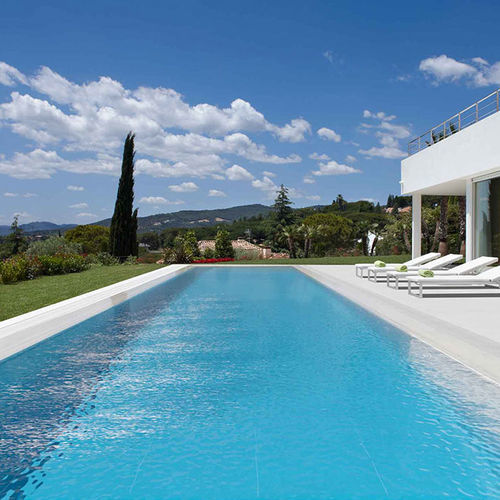 Piscine à débordement - Prestige - Rosa Gres - sur mesure / couloir de nage / margelle intégrée