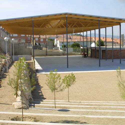 Charpente en bois lamellé-collé - POLIDEPORTIVO EN SAN LLORENÇ DE HORTON - Lanik - de charpente / professionnelle